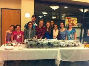 Students serve Thanksgiving dinner